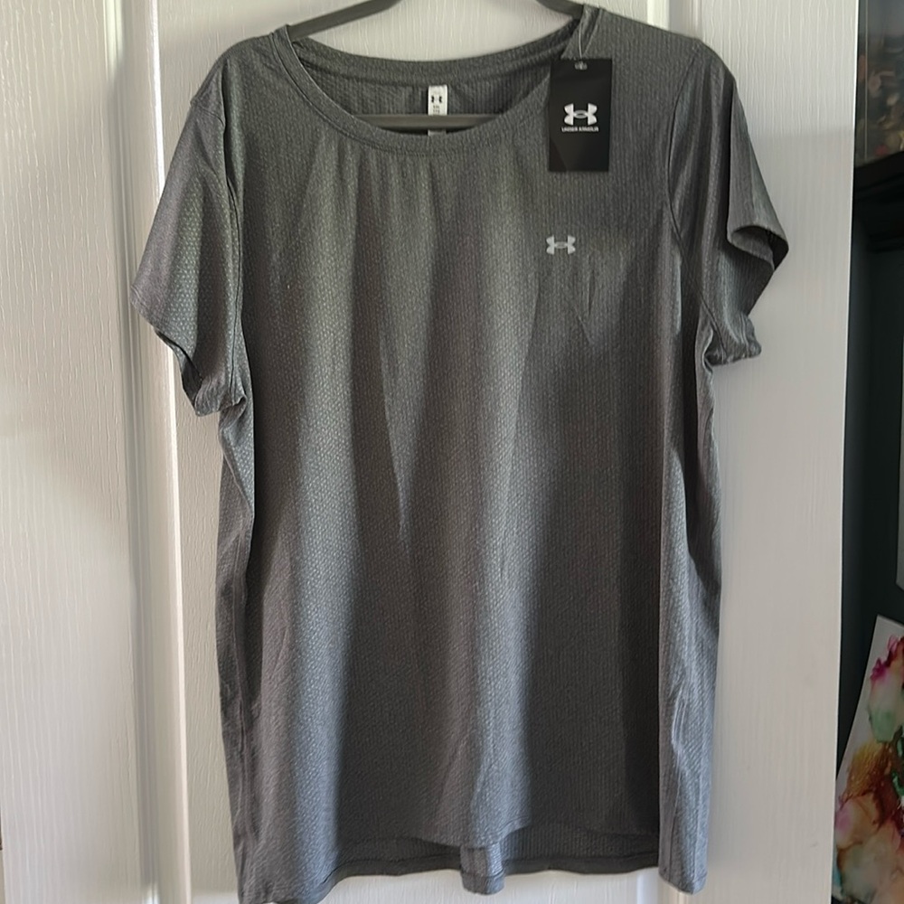 Under Armour ladies short sleeve t shirt.  2X
